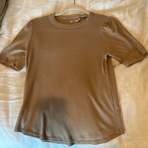 Faherty ribbed tee, slight puffy sleeve Crean/tan